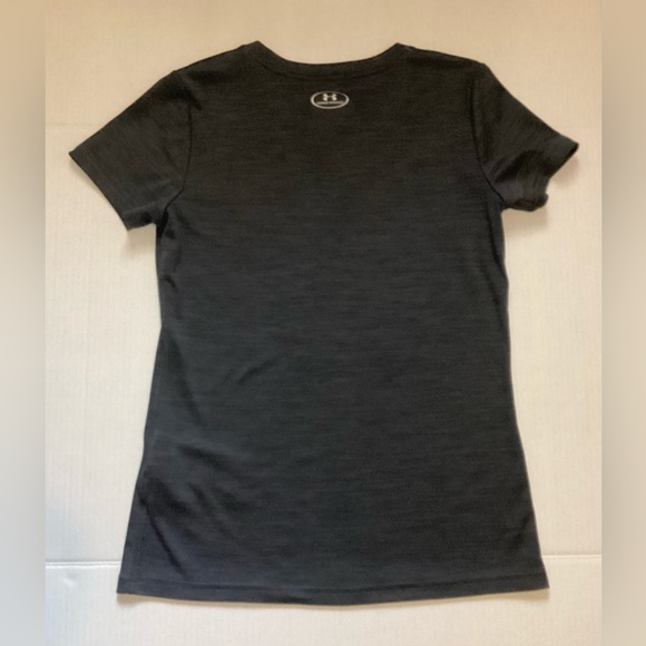 Two Women’s Under Armour Tees XS - Picture 8 of 11